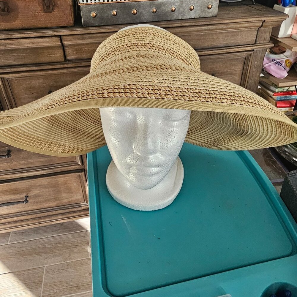 Magid Large Brim Sun Hat Visor RN#90894 Excellent Condition, like new